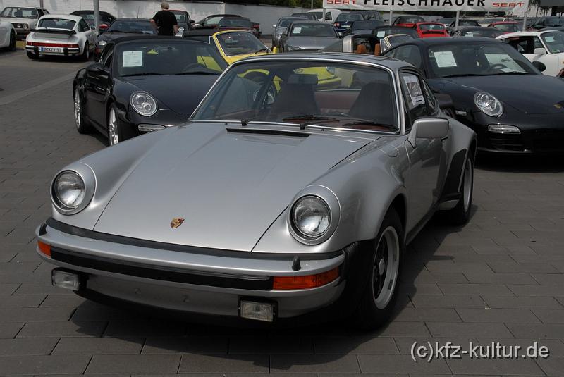 Porsche Zentrum Aachen 8992.JPG